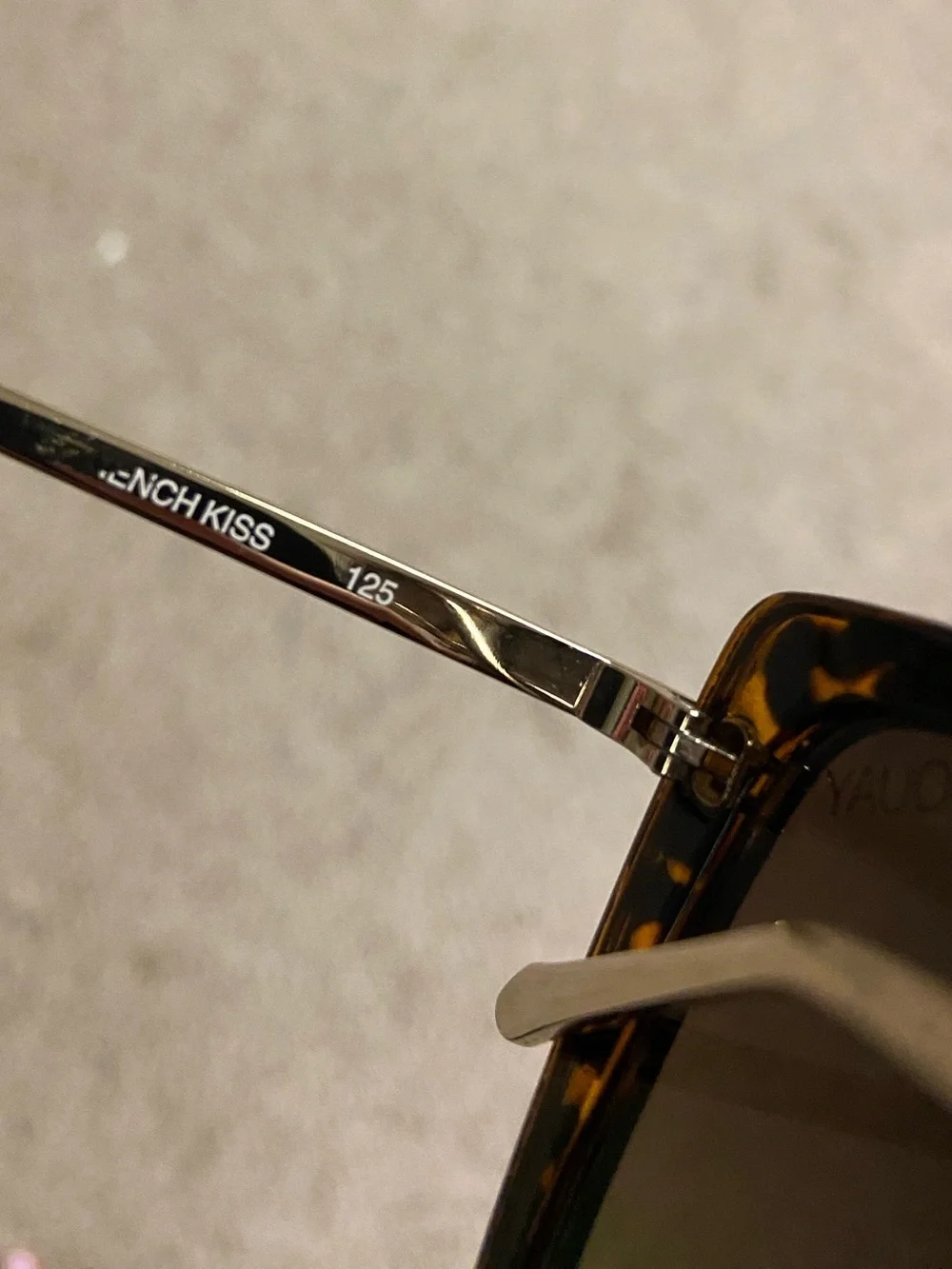 Quay Australia French Kiss Cat Eye Tortoise/Gold - Rare Style With Case